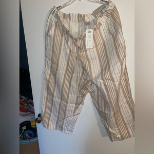 Worn 1 time. Chico’s white & tan capris size 3.5. Too big for me.